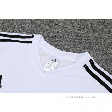 Chandal del Real Madrid Manga Corta 2022-2023 Blanco y Purpura - Pantalon Corto