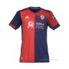 1ª Camiseta Cagliari Calcio 2021-2022 1ª Camiseta Cagliari Calcio 2021-2022