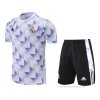 Chandal del Real Madrid Manga Corta 2022-2023 Blanco y Purpura - Pantalon Corto Chandal del Real Madrid Manga Corta 2022-2023 Blanco y Purpura - Pantalon Corto
